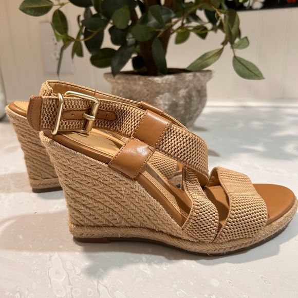 Woman’s sandals - Picture 2 of 14